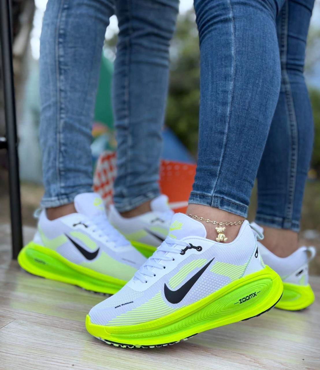TENIS NIKE VOMERO PLUS. Comodidad que se siente desde el primer paso.