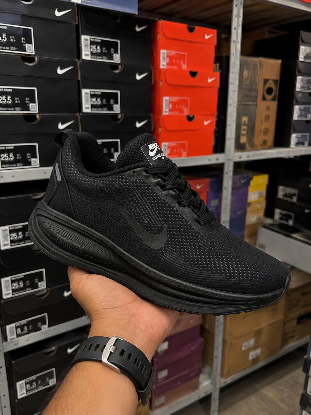 TENIS NIKE VOMERO PLUS. Comodidad que se siente desde el primer paso.